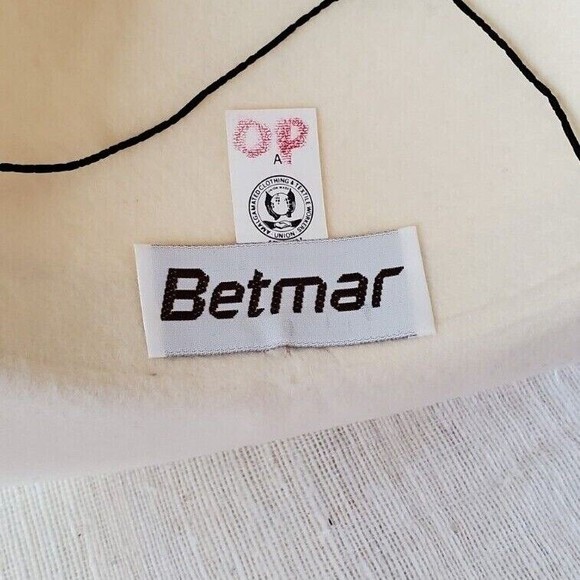 VINTAGE | Plaza Suite for BETMAR | Ladies Cream White Fishnet Veil Bow Wool Hat - Picture 8 of 10